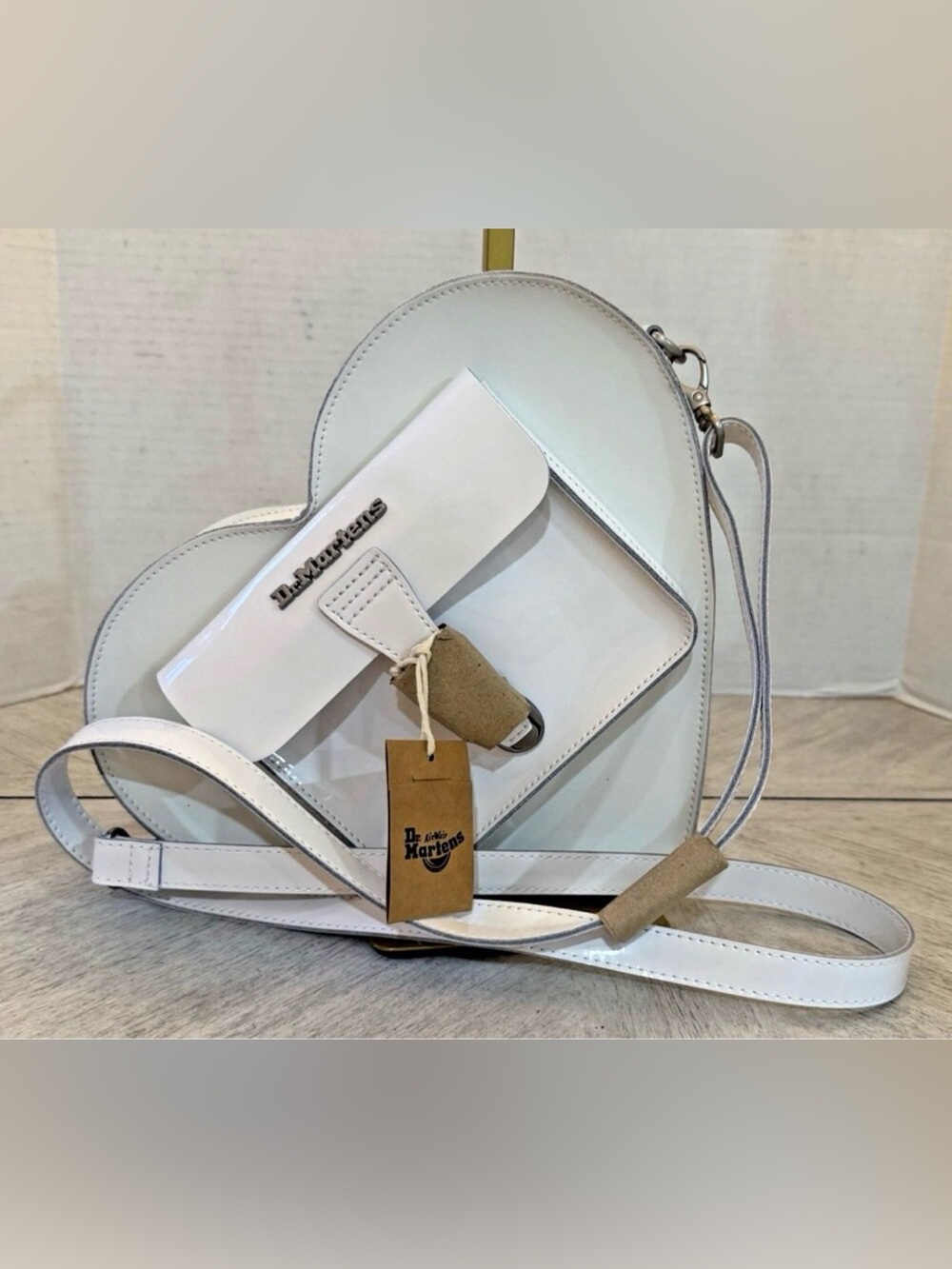 NWT DR.MARTENS WHITE LEATHER HEART SHAPE BACKPACK - Picture 8 of 16